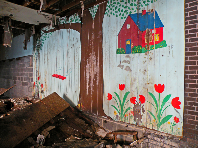 Illustration for article titled These Abandoned Malls Would Be Awesome Post-Apocalyptic Film Locations